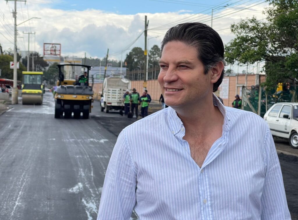 Gobierno municipal e IP unen esfuerzos para mejorar vialidades 3 Calles2
