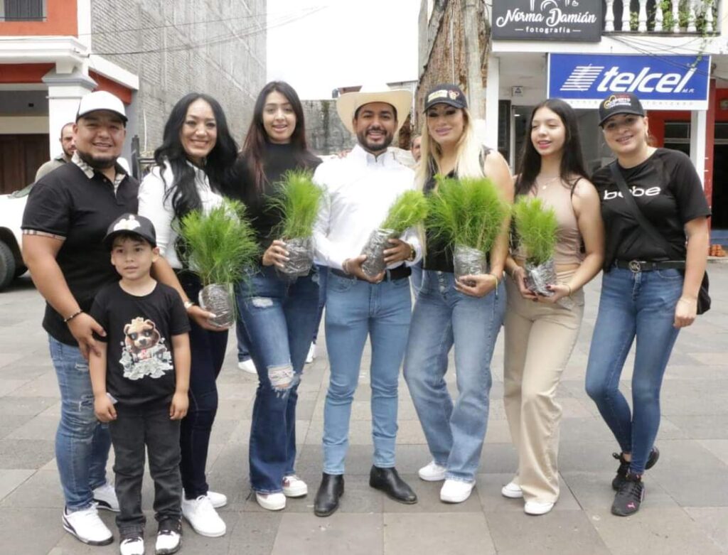 Humberto Jiménez arranca campaña reforestación en Los Reyes 2 Re3
