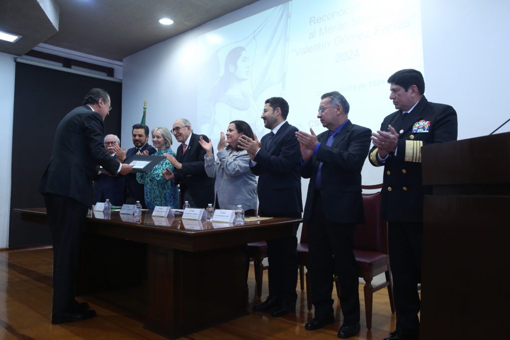 Issste reconoce la importancia de médicas y médicos en la salud pública de México 3 ISSSTE 4 1