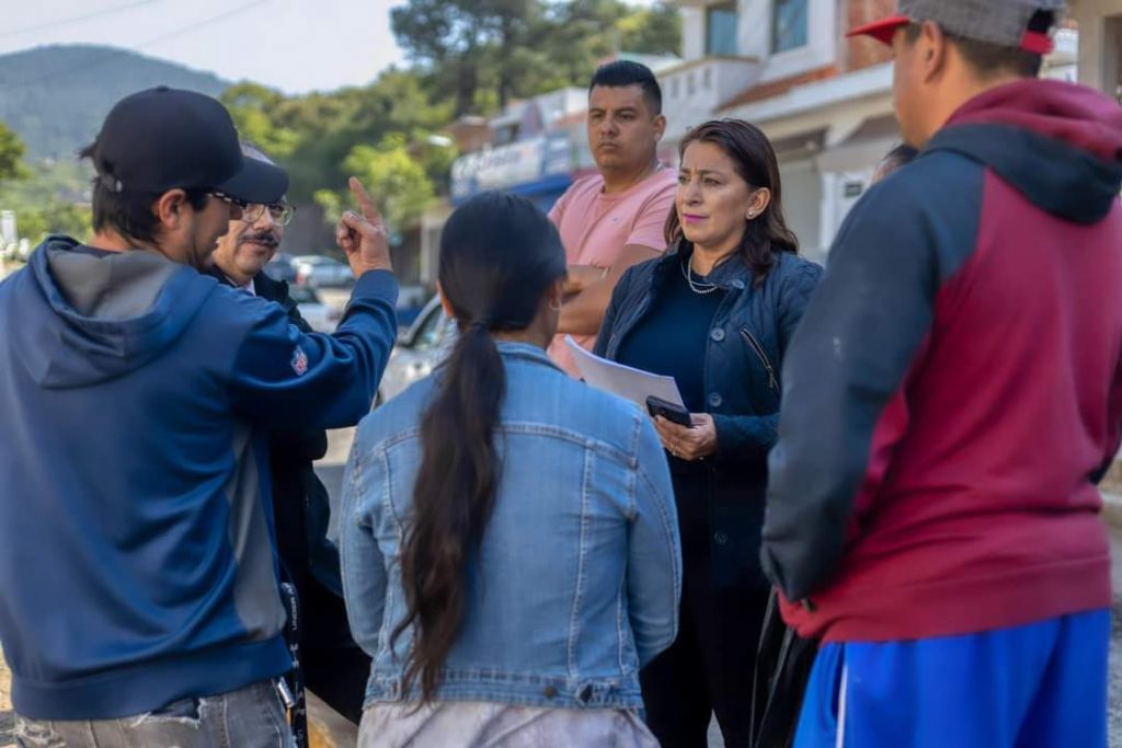Alma Mireya González da arranque a labores de bacheo en libramiento de Quiroga 2 QuirBache3