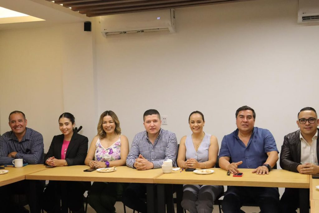 Atiende Vicente Gómez el tema de la salud en el Distrito XIX 2 VteDttoSalud3
