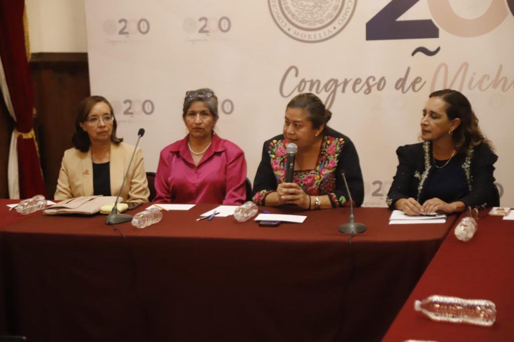 Belinda Iturbide atiende agenda de mujeres médicas 1 76BliMedicas2