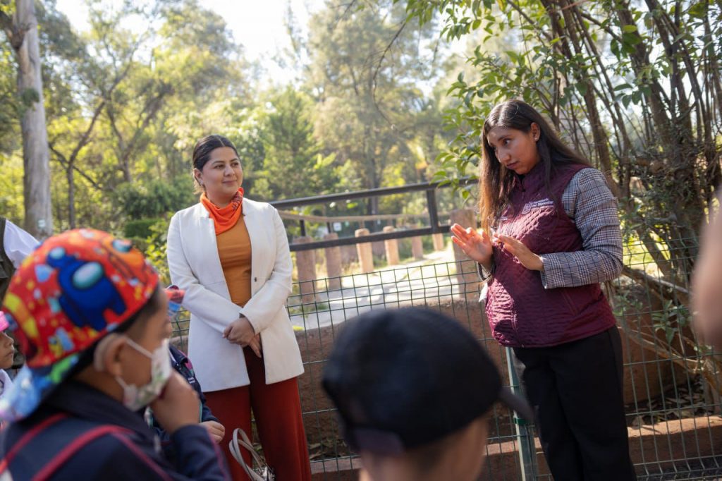 Consienten SEDEBI y Zoológico a niñas y niños con discapacidad auditiva 4 SEDEZOO5