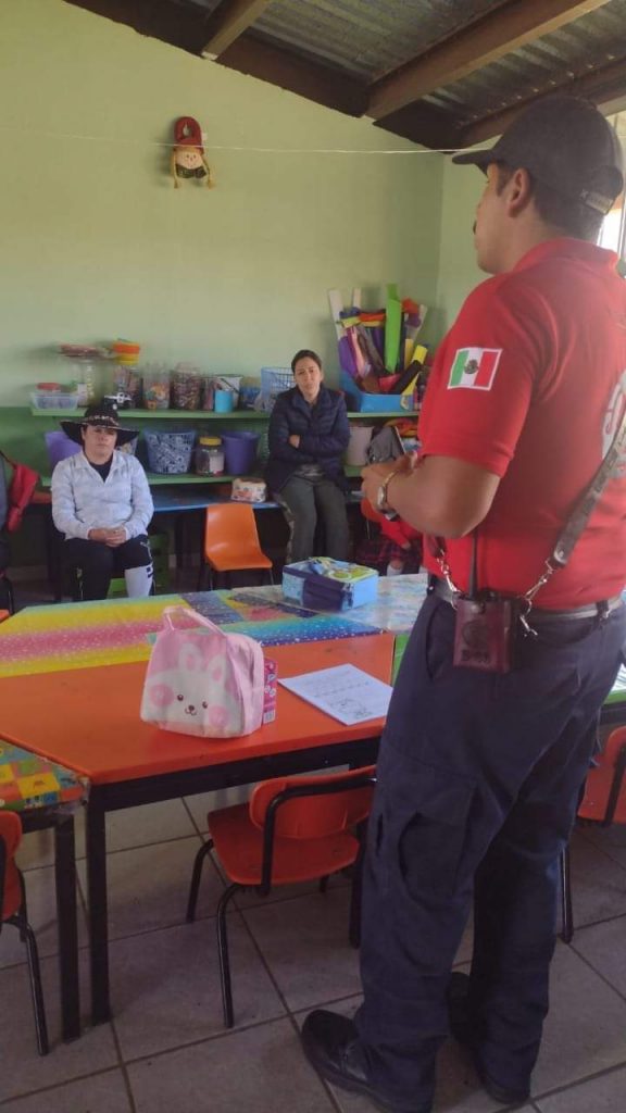 Capacita Protección Civil de Morelos a padres de familia sobre prevención de intoxicaciones y accidentes 1 VillaPCCapacita2