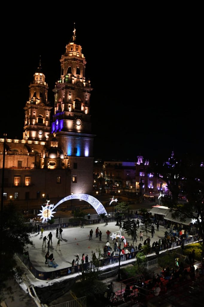 Pista de Hielo del Centro de Morelia, disponible mañana y tarde para todas las familias 2 GobMorPistHiel3
