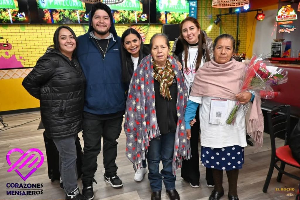 Adultos mayores se reencuentran con sus familiares en Washington con el apoyo de la senadora Araceli Saucedo 3 AraWashington4