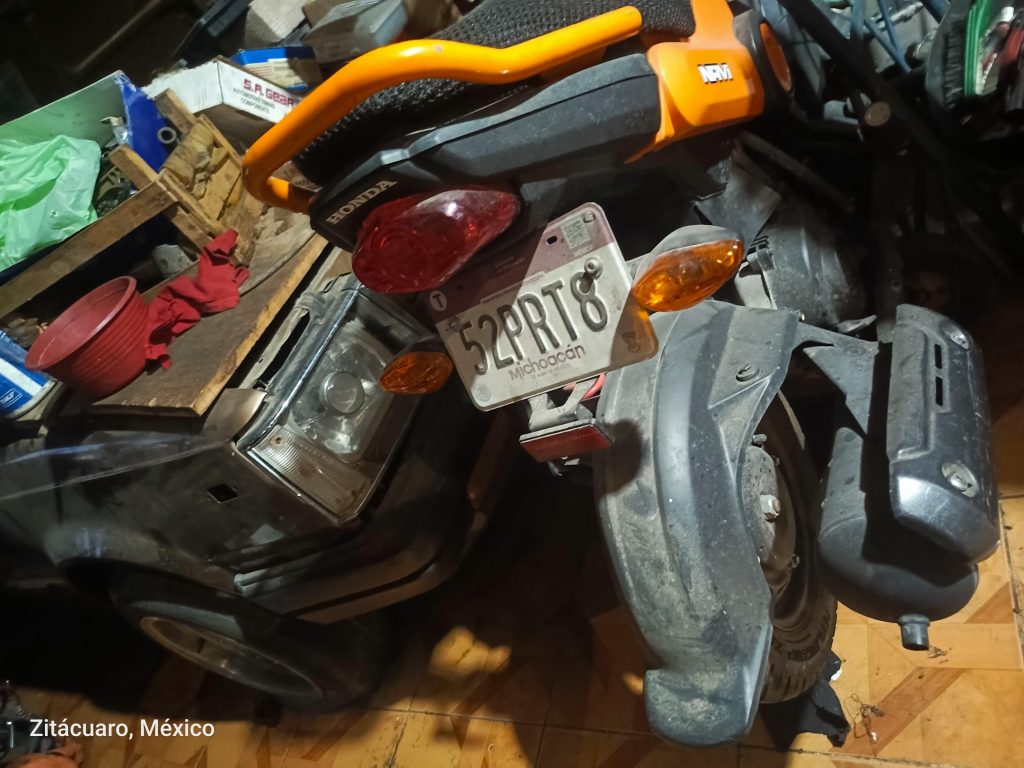 En Zitácuaro, catea FGE un inmueble y recupera una motocicleta con reporte de robo 1 FGECatZita2