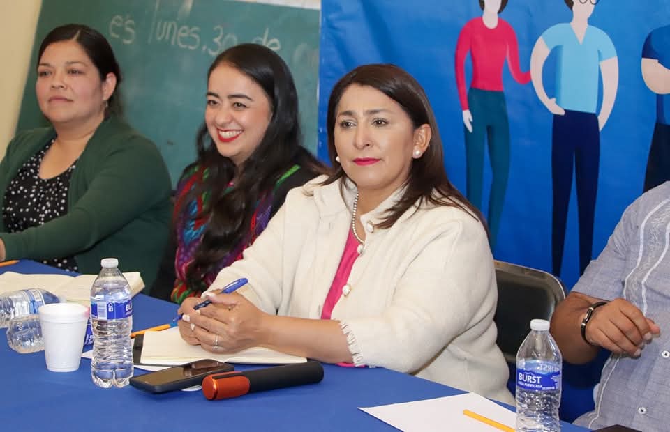 Fortalece Alma Mireya González vínculo entre el gobierno y ciudadanos de Atzimbo 2 QuirAtzi3
