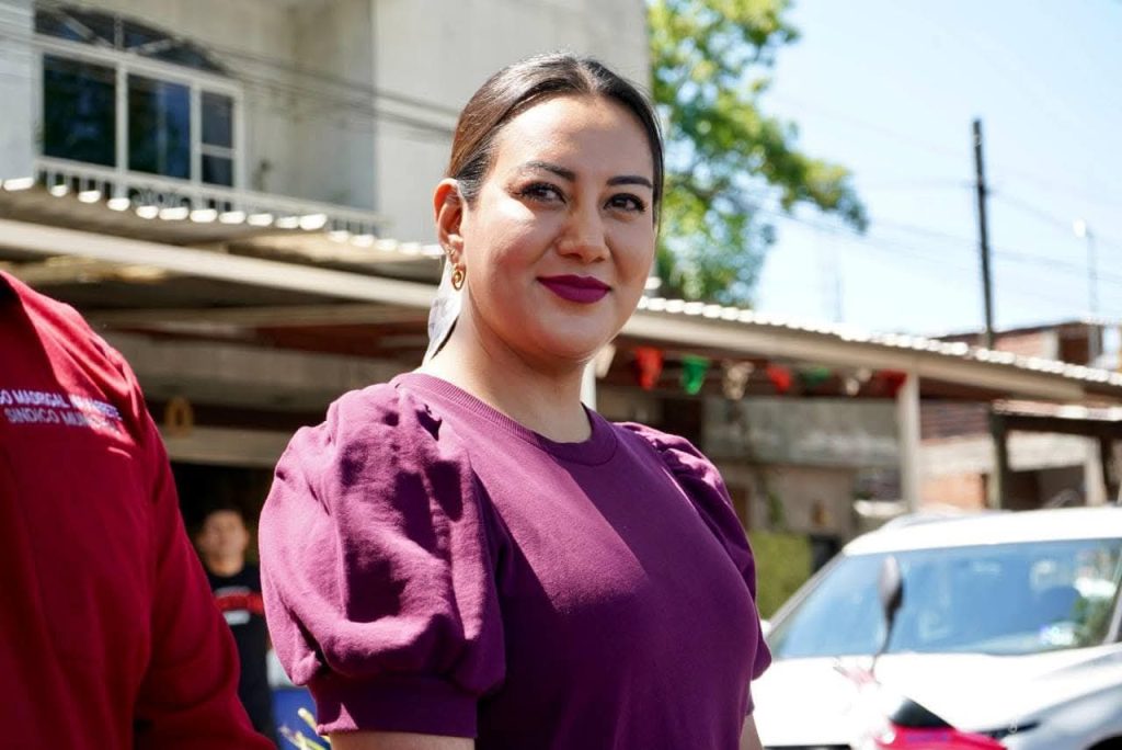 Zacapu sigue transformándose, inicia instalación de nuevas luminarias en la avenida de Las Rosas: Mónica Valdez 2 ZacLuminarias3