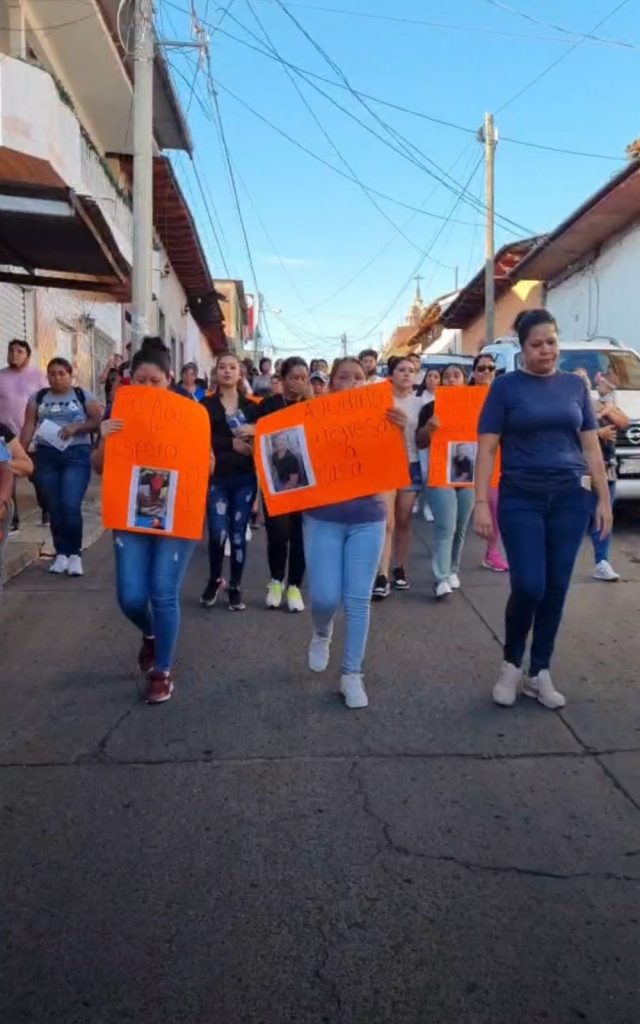 Familiares y compañeros exigen la aparición con vida de Cristian Uriel García en Taretan 1 CrisTare2