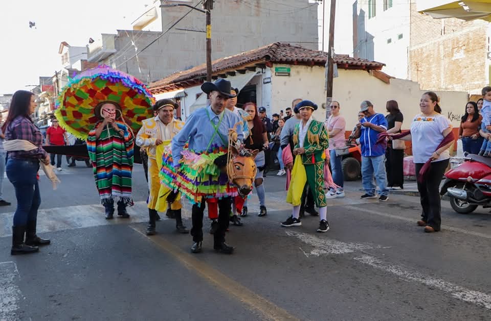 Desfile de Martes de Carnaval en Quiroga, un estallido de color y tradición 1 QuirCarnaval2