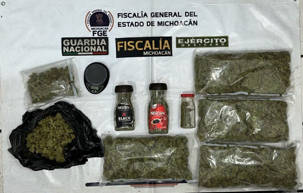 Fiscalía General realiza cateo en la colonia Industrial, en Morelia y detiene a dos personas 1 FGECatIndusMor2