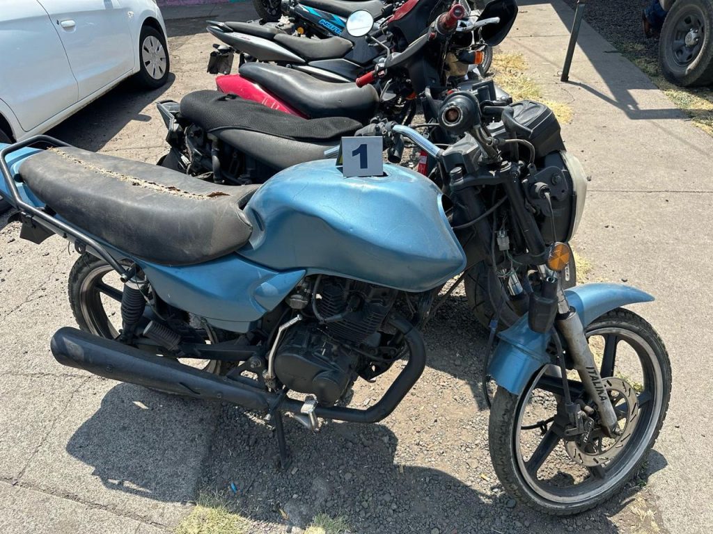 En cateo, asegura FGE dos motocicletas con reporte de robo 2 FGECatPorv3