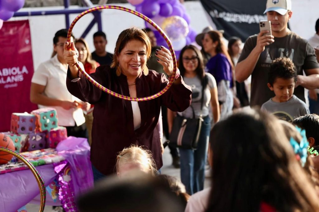 Fabiola Alanís festeja a las niñas y a los niños de Jesús del Monte 1 FabFestNinez2