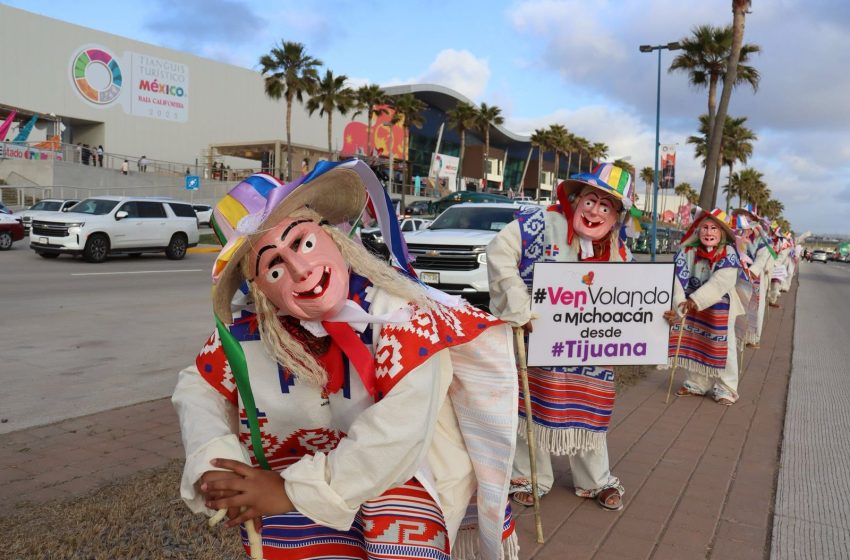 Danza de los Viejitos cautiva en el Tianguis Turístico de Baja California