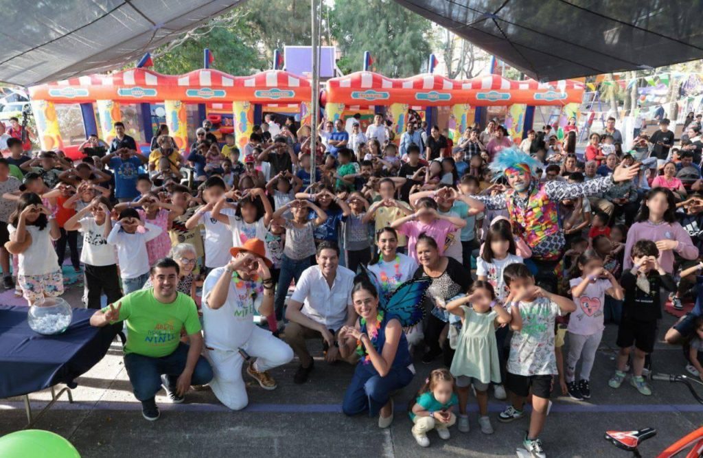 Con inflables gigantes, DIF Morelia celebra a las y los niños 2 img 20250424 wa02182956629357953548600