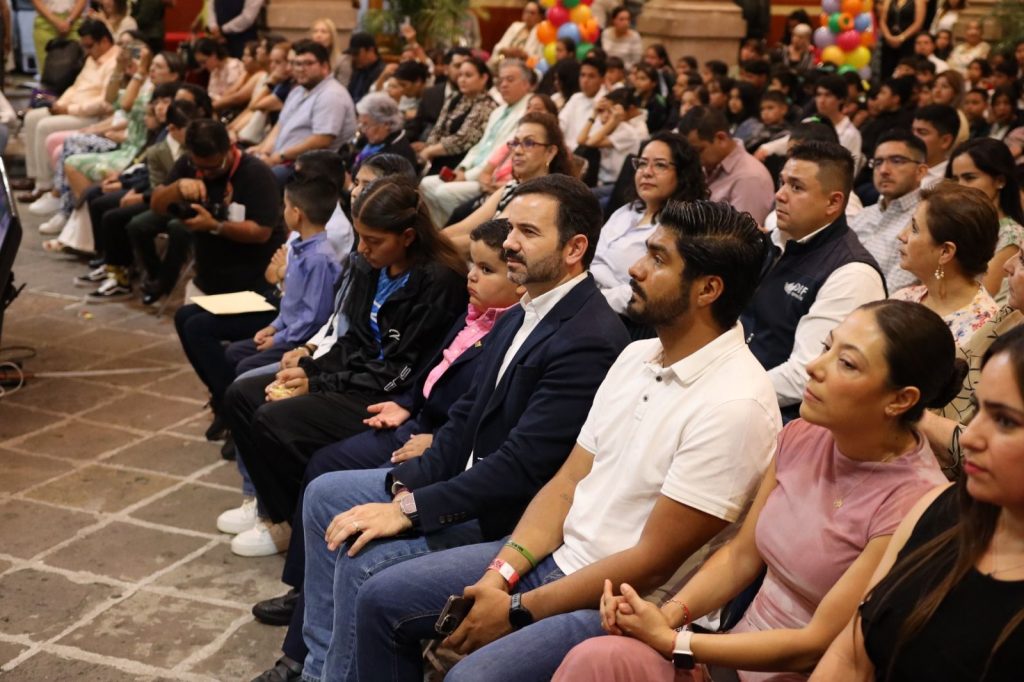Orquesta de niñas y niños morelianos brilla en Premiación al Mérito Infantil ‘Sapirhaticheri’ 1 img 20250428 wa01216282651090250671421