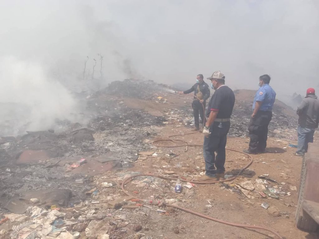 Respuesta inmediata del Ayuntamiento de Morelos, para controlar incendio en basurero municipal 2 img 20250428 wa01722520280788330958001