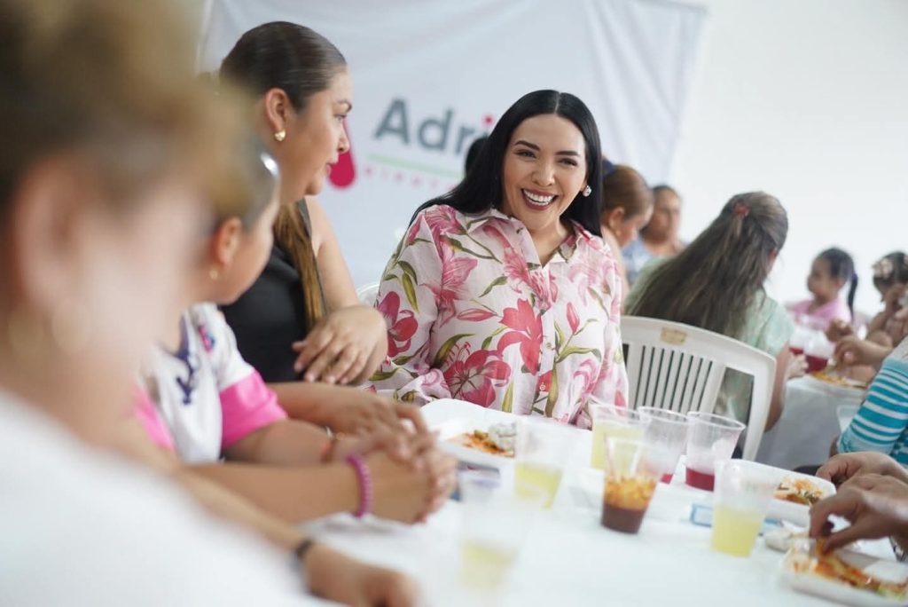 Celebra Adriana Campos con mamás de Jacona el Día de las Madres 1 AdriMamas Jac2