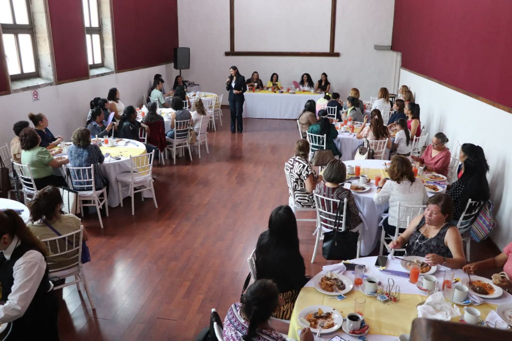 Araceli Saucedo reconoce a mujeres morelianas en celebración por el Día de Las Madres 2 AraMadres3 1