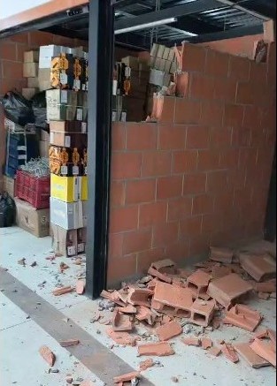 Por su mal diseño de espacios, comerciantes derrumban locales del nuevo Mercado de Pátzcuaro 2 ChecMdoPtz3 1