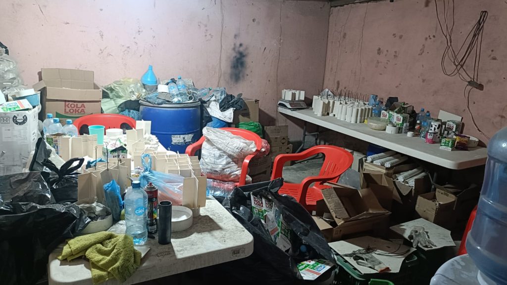 En cateo interinstitucional ejecutado en Cenobio Moreno, fueron asegurados explosivos, y un vehículo 2 FGECatCeno3