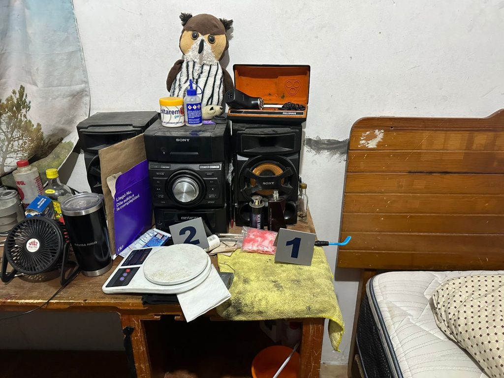 En Morelia cumplimenta FGE tres órdenes de cateo y asegura narcótico; dos personas fueron detenidas 2 FGECatsMore3
