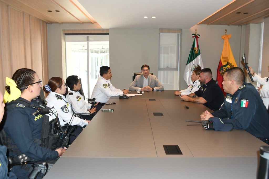 Entrega Alfonso Martínez nombramiento a Pablo Alarcón como encargado de la Comisión Municipal de Seguridad Ciudadana 1 GobMorEncDesp2