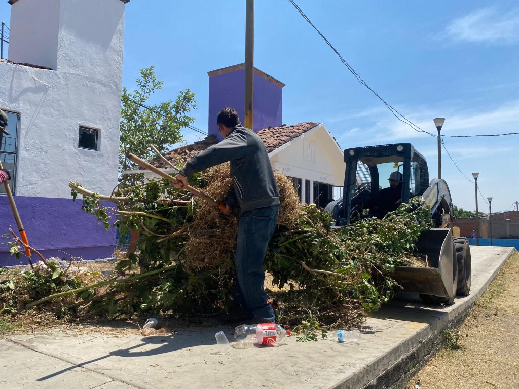 Vecinas y vecinos se suman a la jornada de limpieza en nororiente de Morelia 2 GobMorJorLpza3