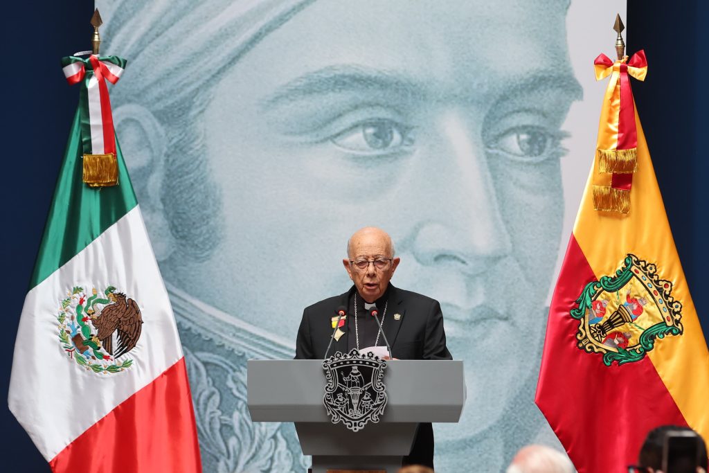 Recibe el Cardenal, Alberto Suárez Inda, la presea Generalísimo Morelos 1 GobMorPresSI2