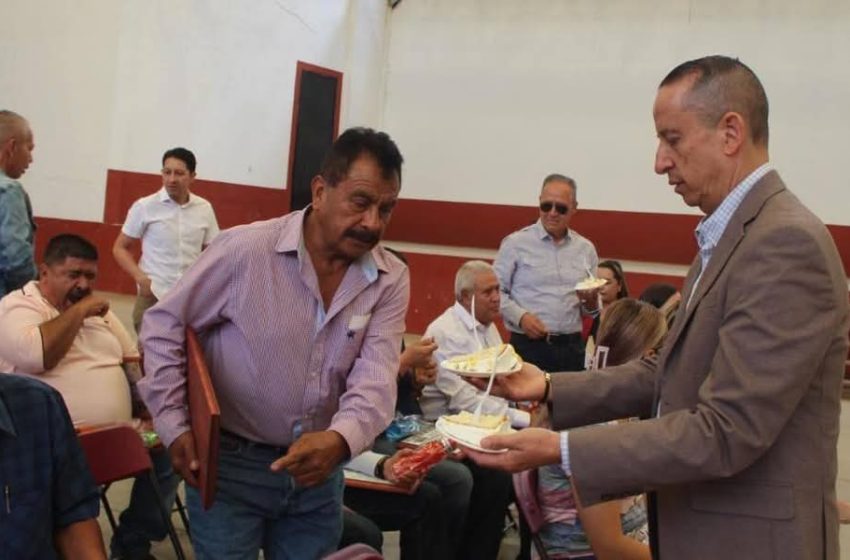 Conejo Alejos reconoce a las y los docentes en su día