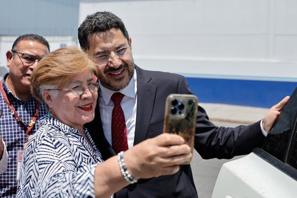 Visita Martí Batres Clínica de Medicina Familiar del ISSSTE en Puebla y exhorta a su personal a brindar trato digno 2 ISSSTE 1