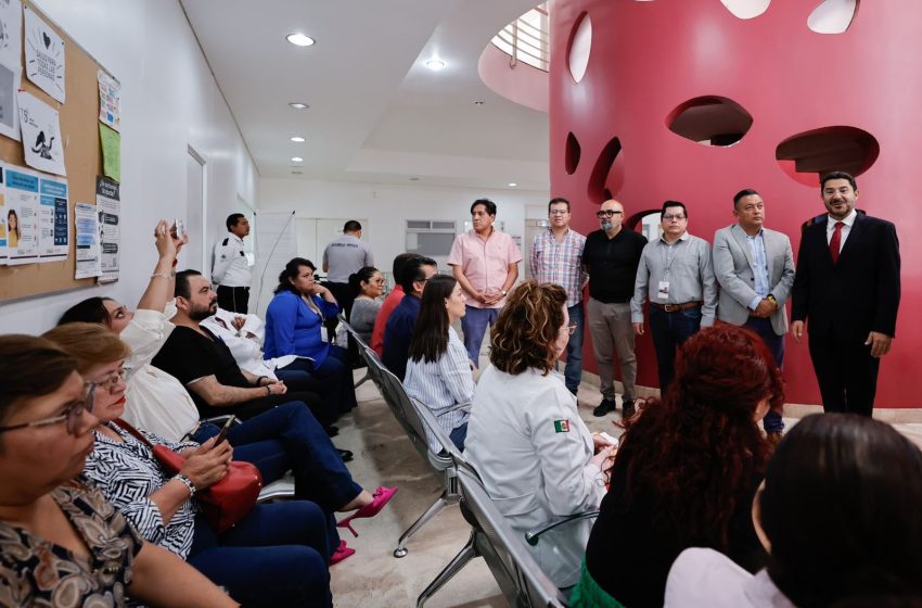 Visita Martí Batres Clínica de Medicina Familiar del ISSSTE en Puebla y exhorta a su personal a brindar trato digno