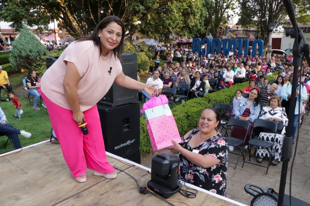 Con verbena, regalos y mucho cariño, celebran a las mamás en Quiroga 2 QuirMamas3