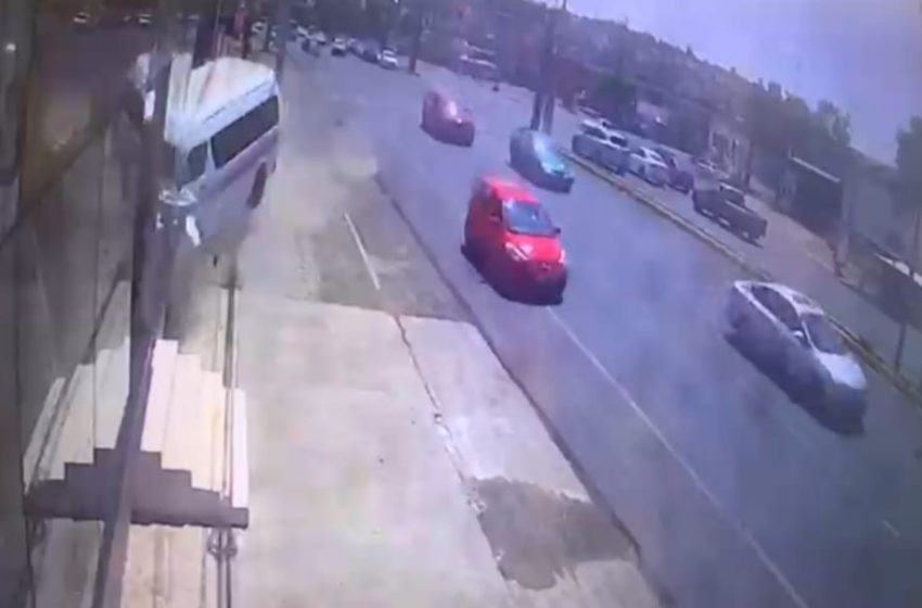 Operador de ruta gris fallece al impactar su unidad contra un muro en el libramiento sur de Morelia