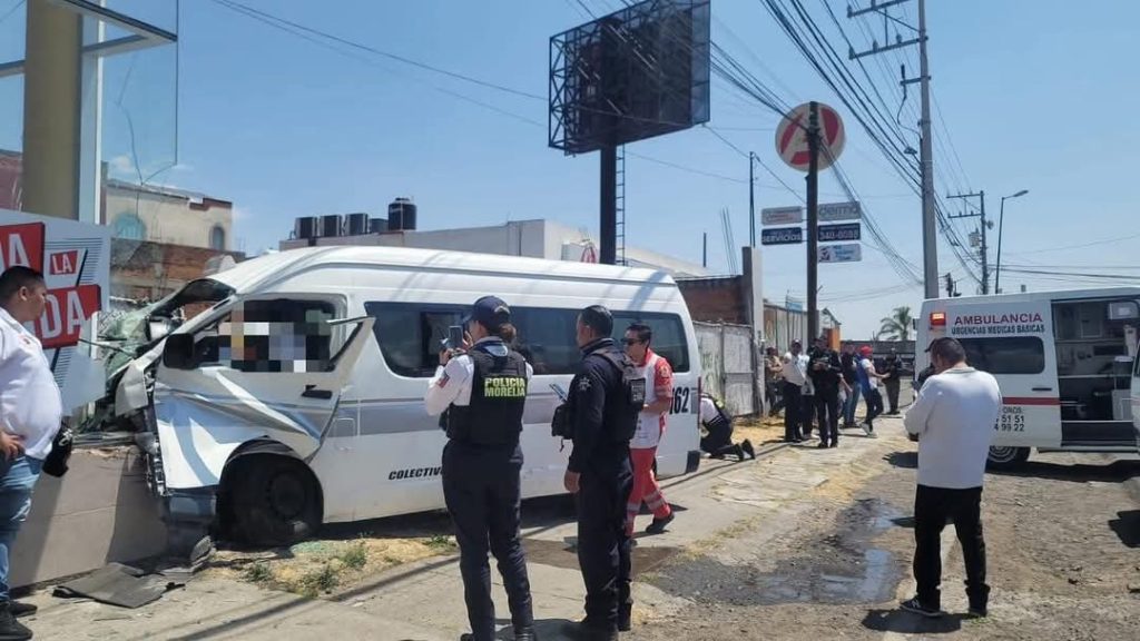 Operador de ruta gris fallece al impactar su unidad contra un muro en el libramiento sur de Morelia 1 Ruta Gris2