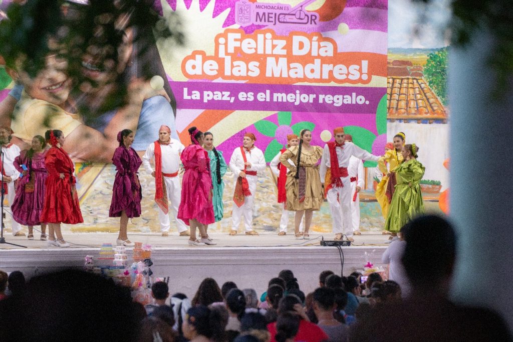 SEDEBI celebra a más de 300 mamás en Buenavista 1 SEDEMadresBuena2