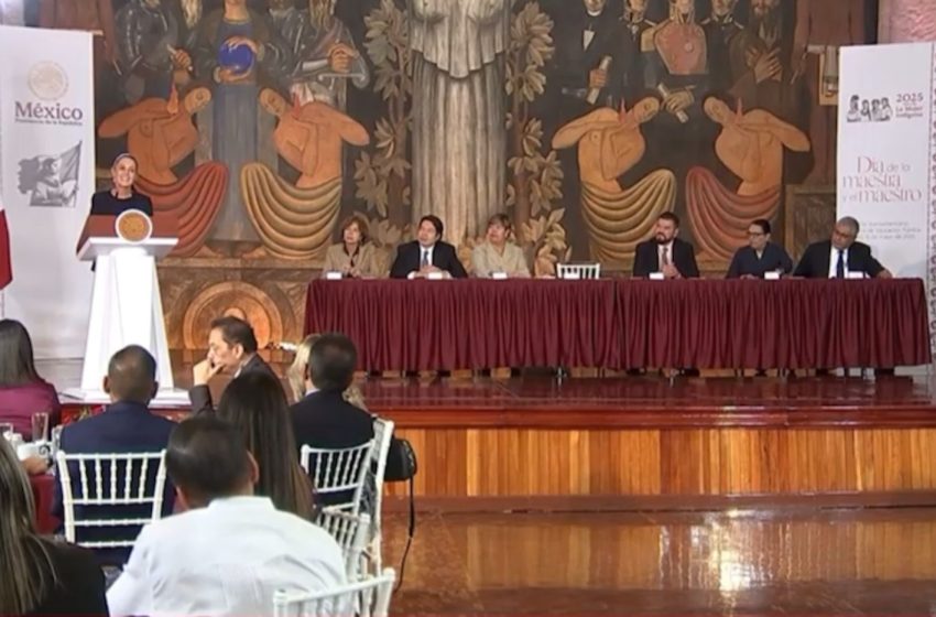  Conmemora Claudia Sheinbaum a maestros anunciando aumento al salario y la sustitución de la USICAMM