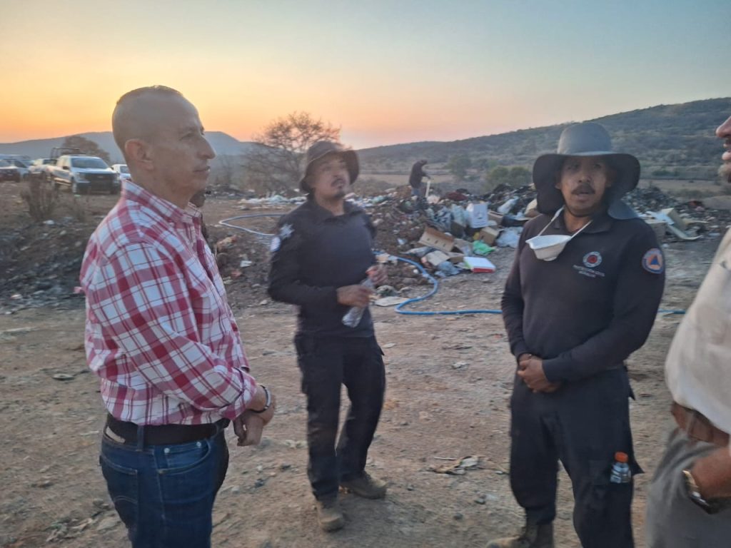 Incendio en tiradero municipal está 100% controlado, se apago con apoyo de voluntarios y elementos del municipio: Julio César Conejo Alejos 1 VillaIncBasCon1