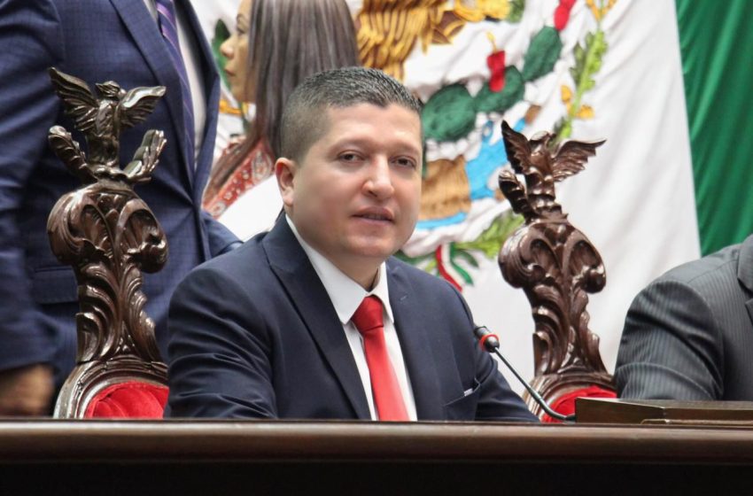 Presenta Vicente Gómez iniciativa para incluir la violencia digital en la Ley de Derechos de NNA