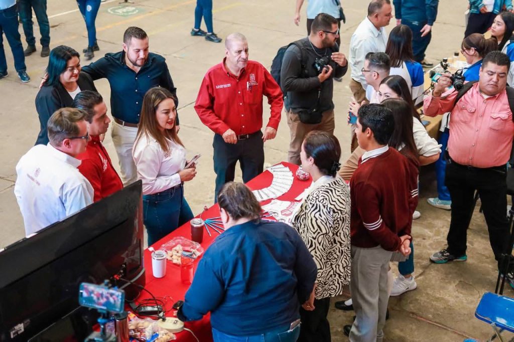 Promueve Gobierno de Zacapu la educación con Expo Prepárate 2025 para las y los jóvenes 1 ZacExpoPrep2