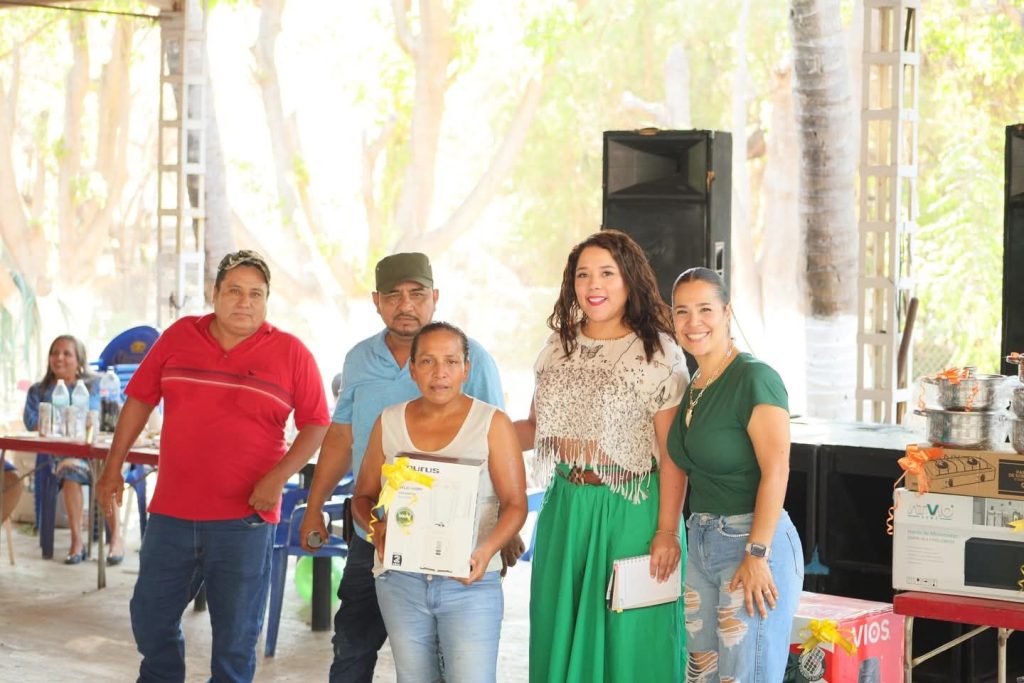 Reconoce Xóchitl Ruiz labor de recolectores de basura en Apatzingán, un ejemplo de compromiso con la comunidad 1 img 20250506 wa017881593789901083438