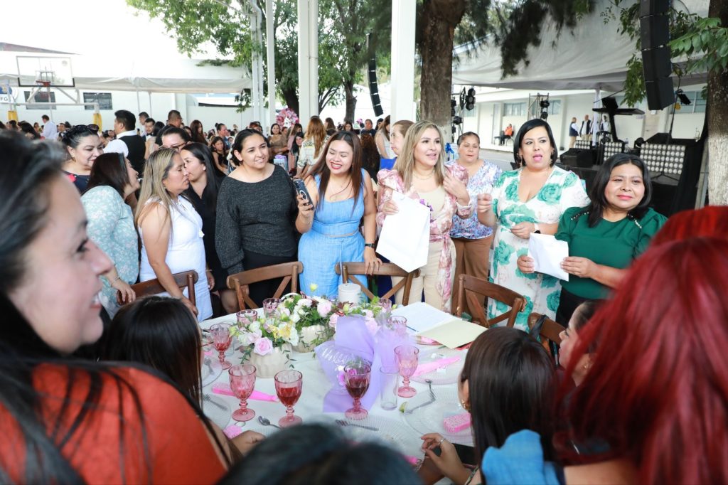 Fiscalía General reconoce y celebra a las madres que forman parte de la institución 2 img 20250509 wa00777552758160991586821