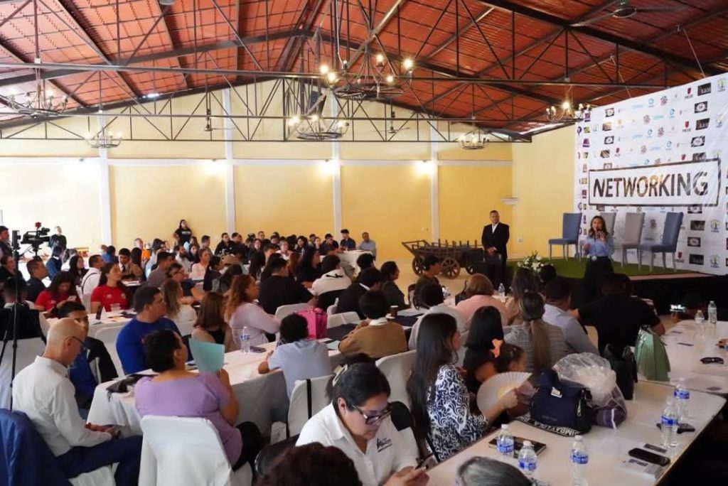 Zacapu apuesta al fortalecimiento de la economía con el Primer Encuentro Empresarial de Networking 2 img 20250509 wa00987663032340389957727