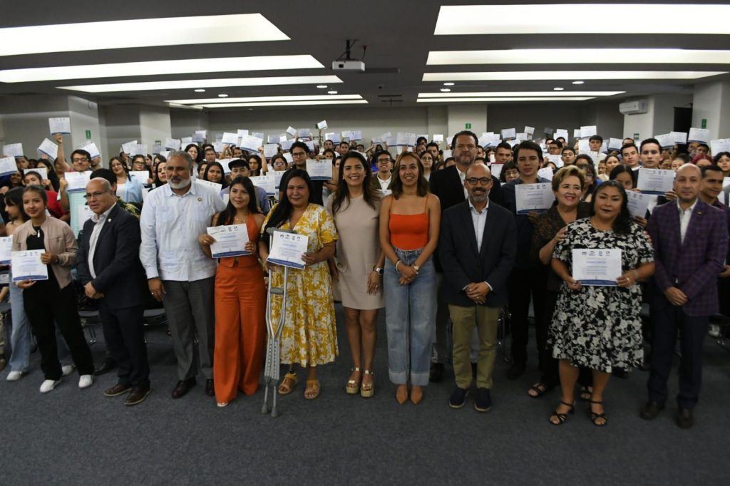 Talento juvenil de Morelia, brilla con entrega de constancias del Programa de Becas 2025 1 img 20250510 wa00513205106038962227823