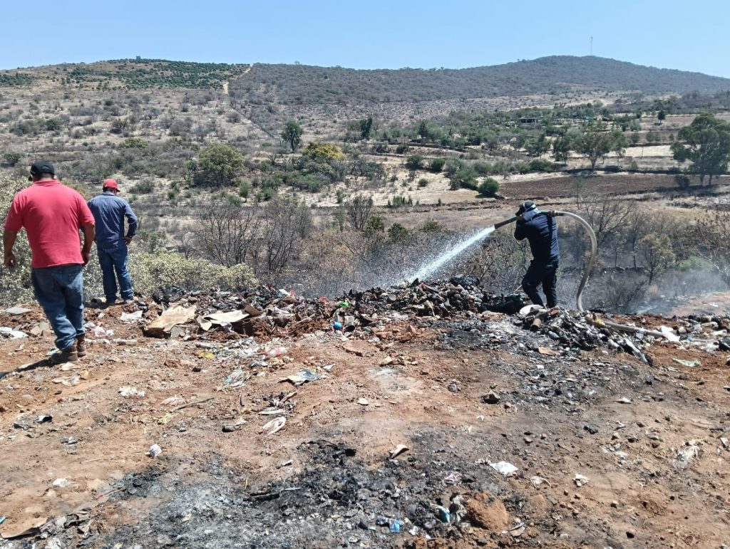 El Ayuntamiento de Morelos actúa con prontitud y eficacia ante incendio en el basurero municipal 1 img 20250512 wa02015683707042951660252