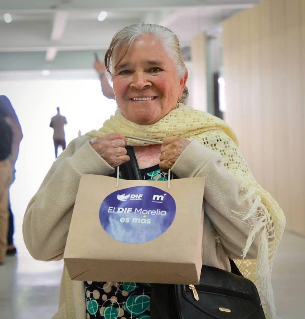 DIF Morelia entrega más de 130 apoyos funcionales y auditivos en beneficio de la inclusión 2 img 20250514 wa01012471381996274029349