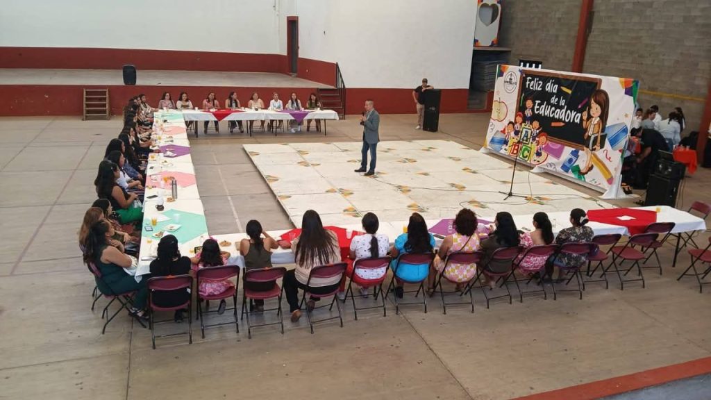 Reconoce Conejo Alejos con orgullo a las educadoras morelenses por su entrega y compromiso 2 img 20250515 wa02033434754310911893951