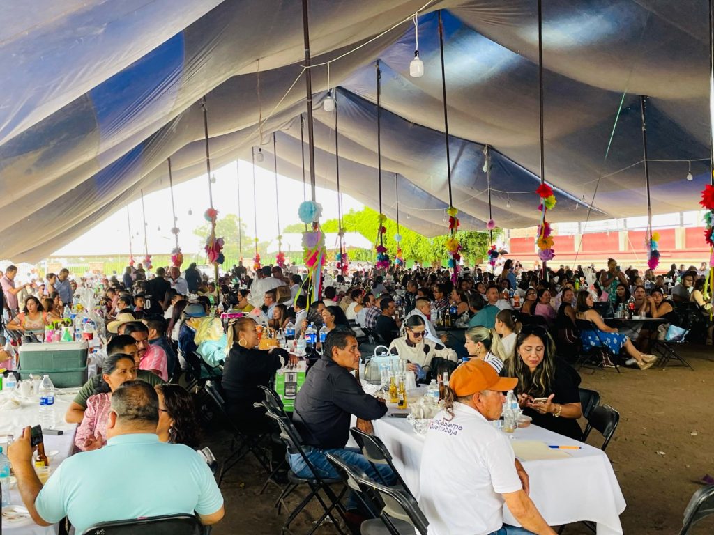 Eric Gaona celebra a los maestros de Tarímbaro con un emotivo festejo 1 img 20250517 wa00226865086927836741062