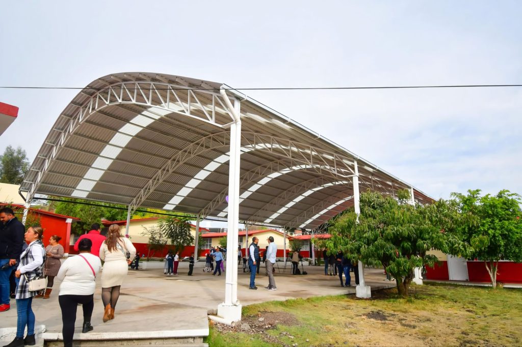 Ha entregado 11 techumbres, gobierno de Alfonso Martínez a escuelas y centros comunitarios 3 img 20250523 wa01141917457310022634789